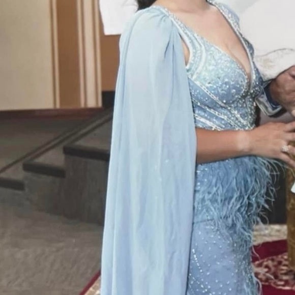 Blue sequence beaded dress. - Picture 4 of 4